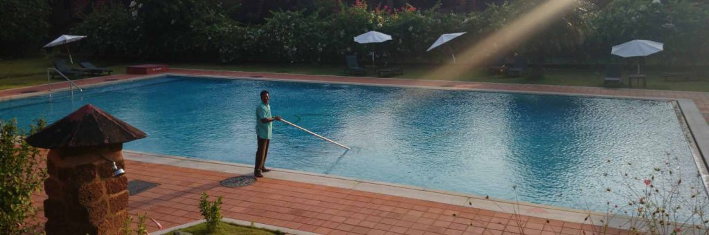 Como cuidar da piscina: veja a maneira ideal de deixá-la limpa