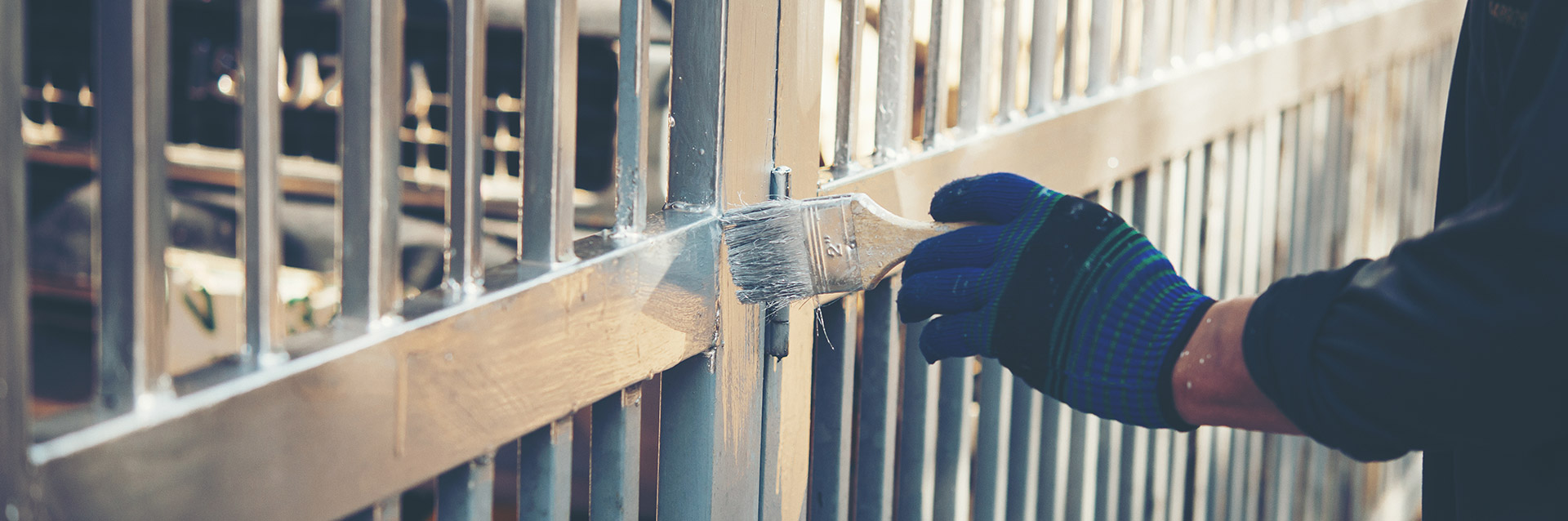 Veja como pintar porta de alumínio I Obratti