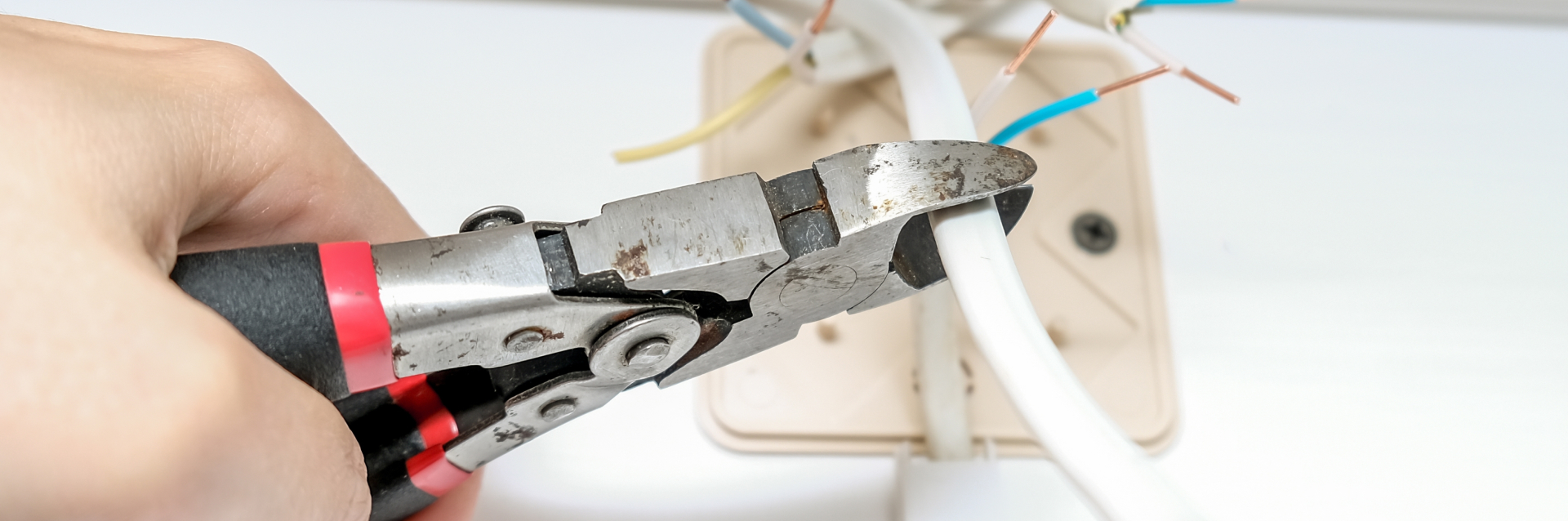 Como instalar conector de porcelana no chuveiro? Veja dicas!