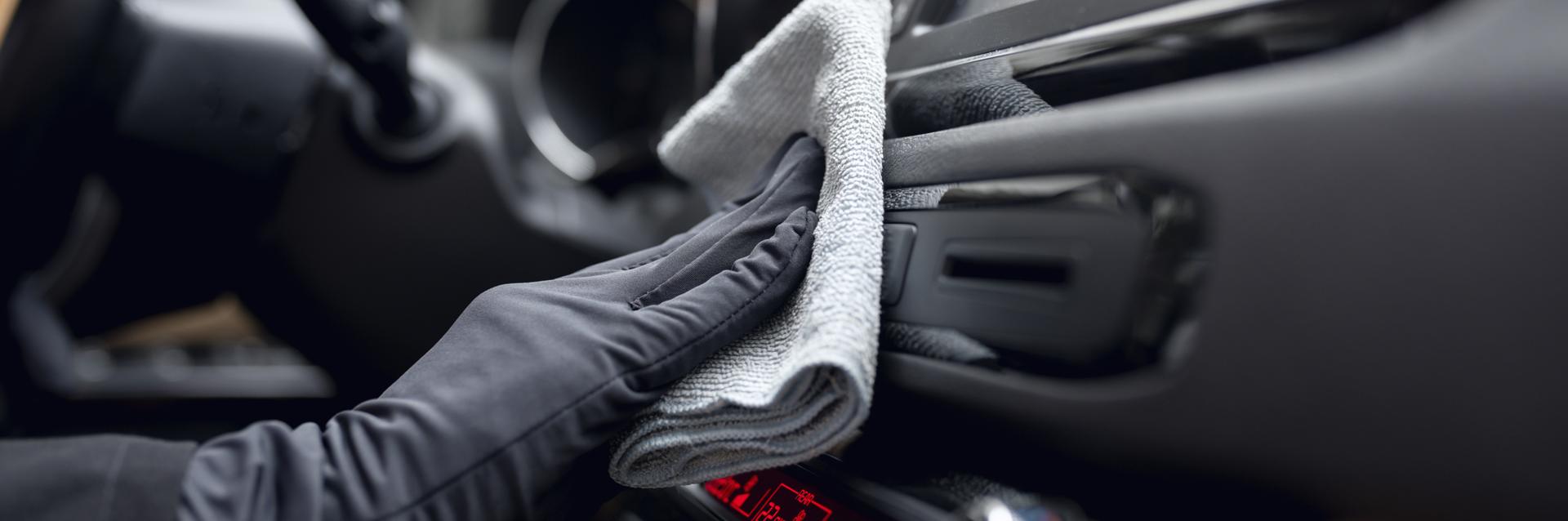 Conheça como limpar o carro por dentro em poucos passos